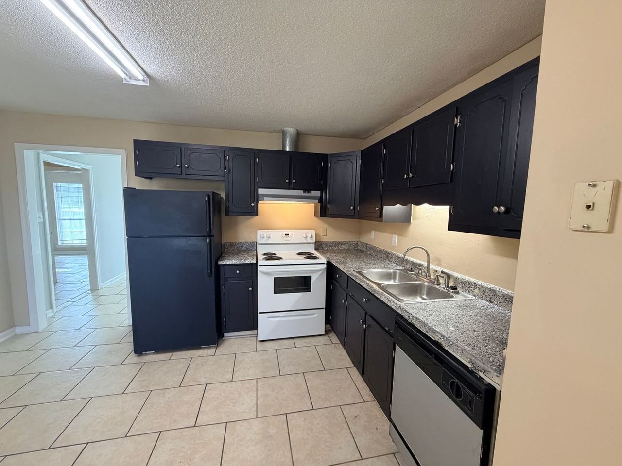 4072 Northlake Dr Apt B - Photo 5 of 19