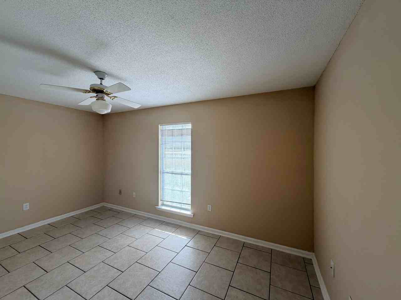 4072 Northlake Dr Apt B - Photo 6 of 19