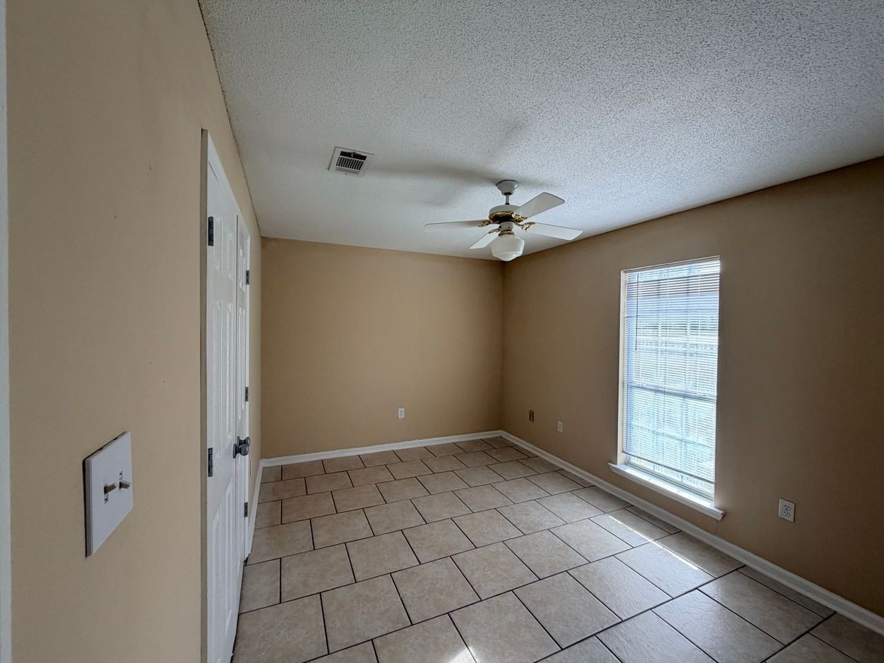 4072 Northlake Dr Apt B - Photo 7 of 19