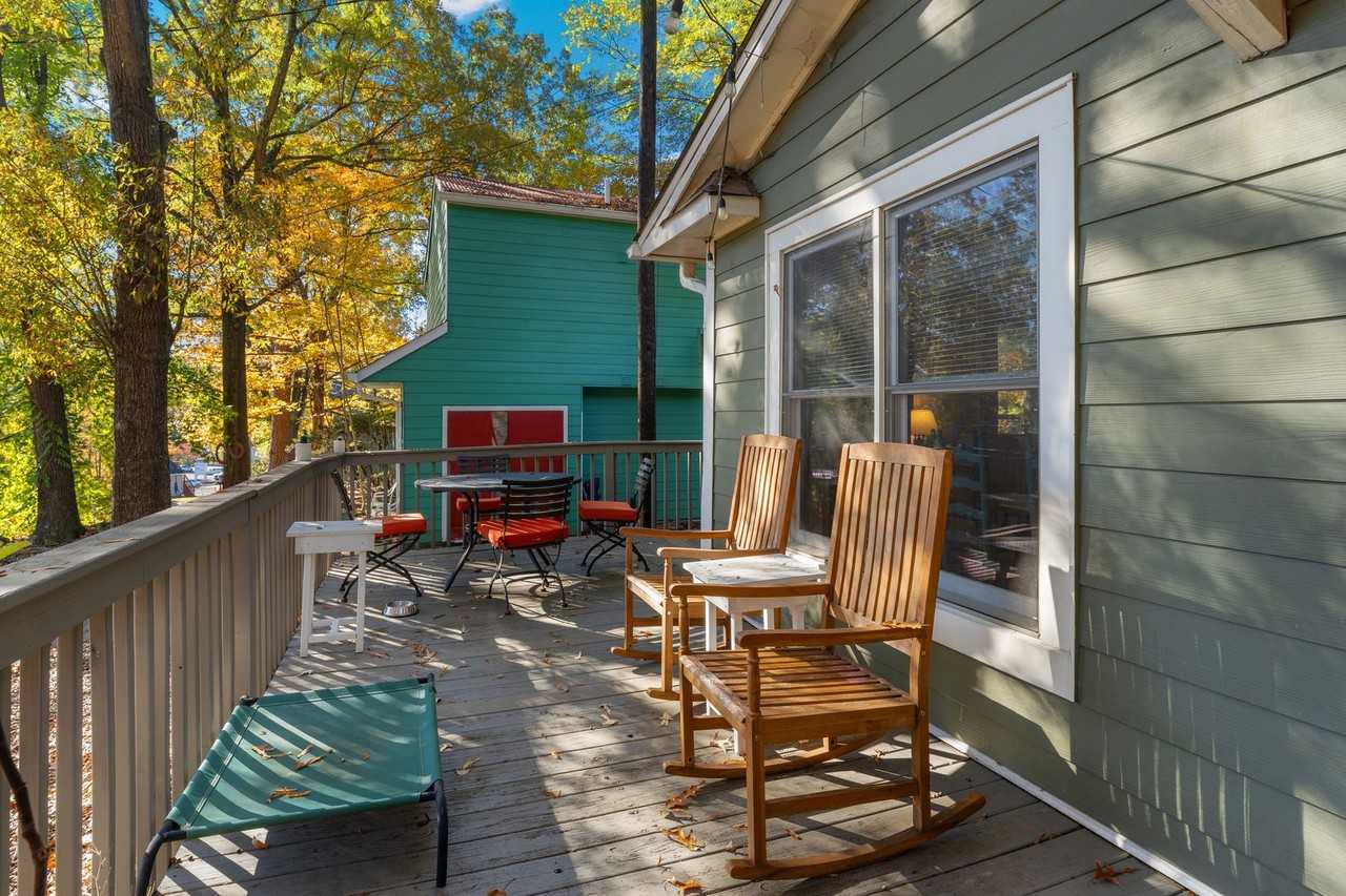 1304 Hill St - Photo 4 of 20