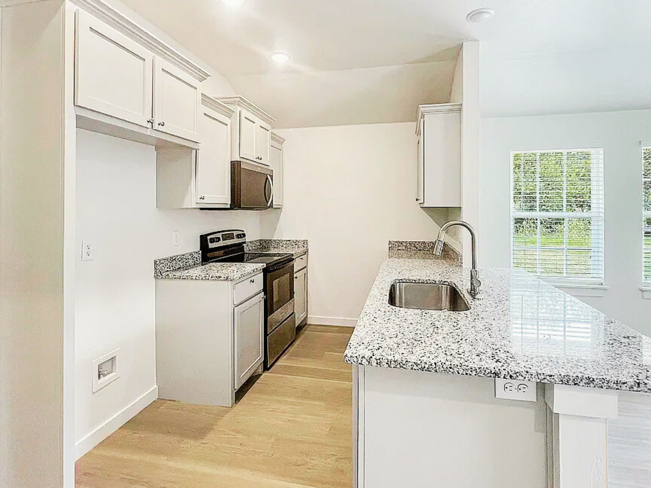 805 Southwest Summit Avenue - Photo 3 of 20