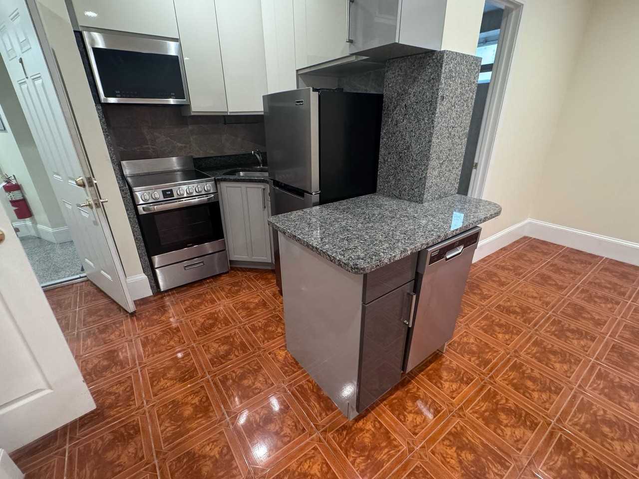 77 Babcock St - Photo 2 of 9