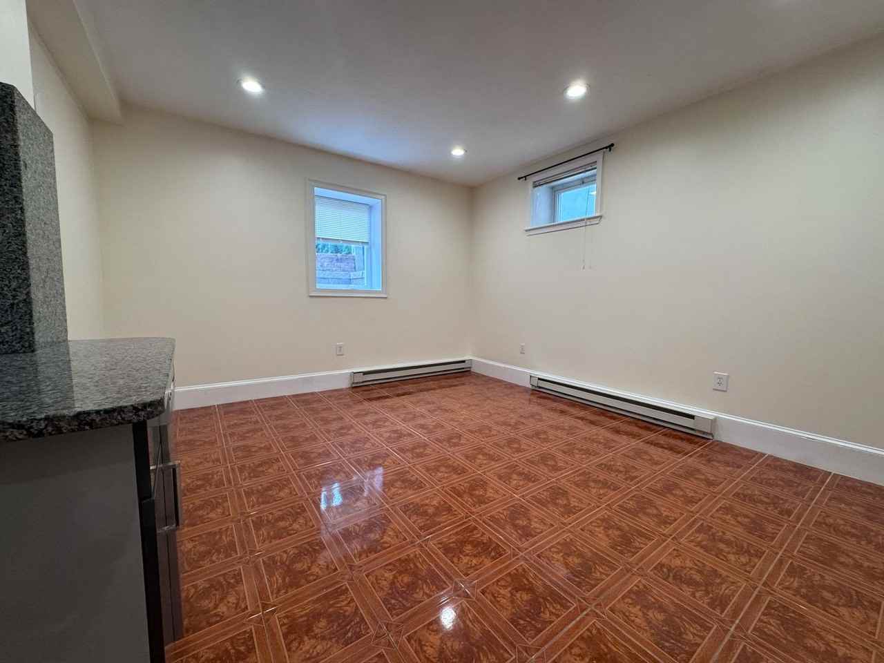 77 Babcock St - Photo 3 of 9