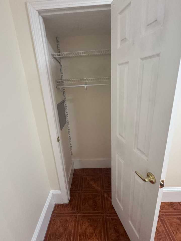 77 Babcock St - Photo 6 of 9