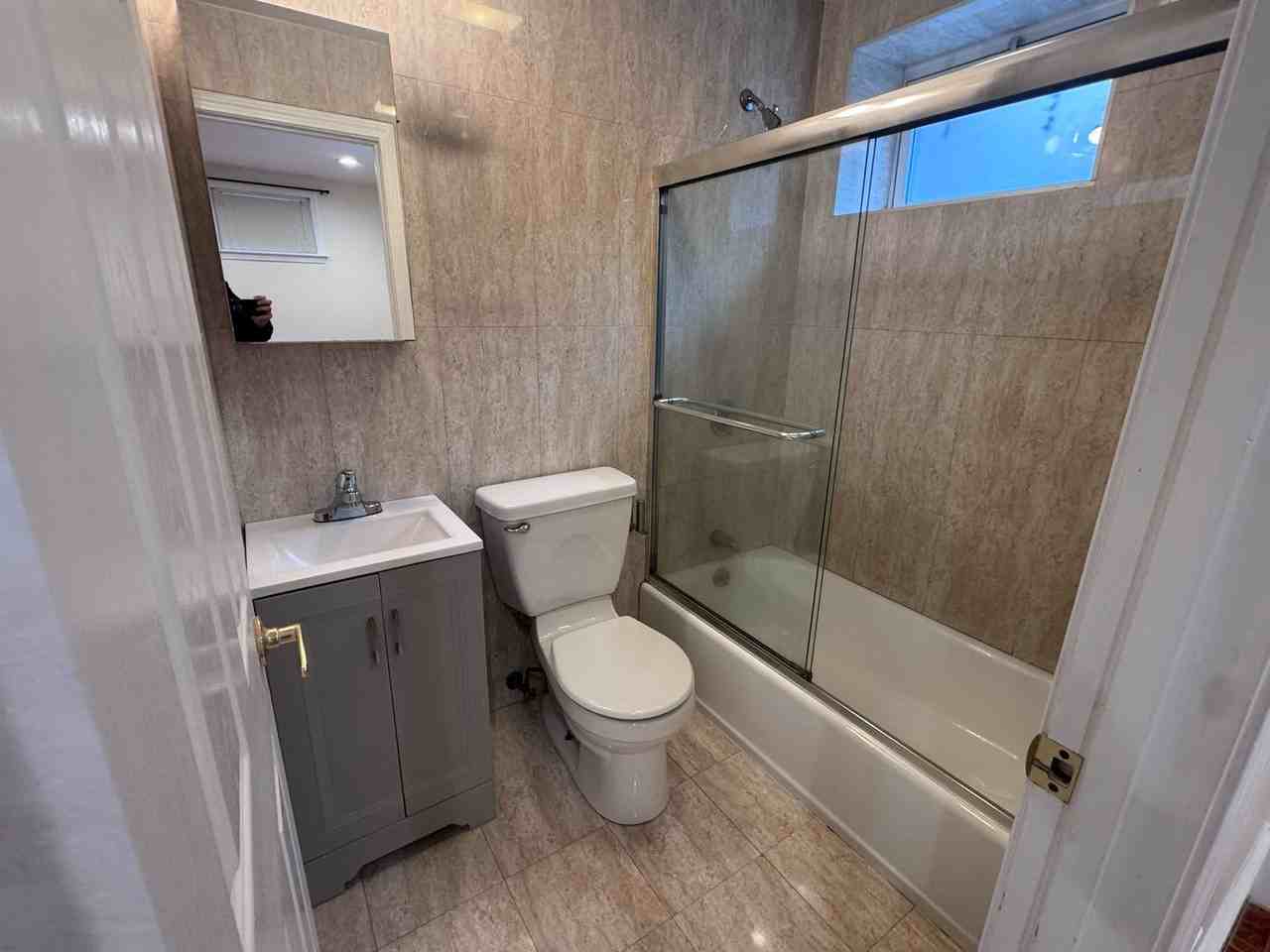 77 Babcock St - Photo 7 of 9