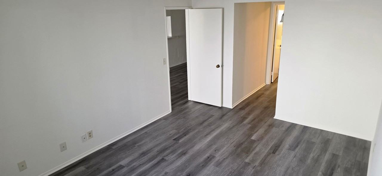 Holliston Apartments - Pasadena - Photo 5 of 7