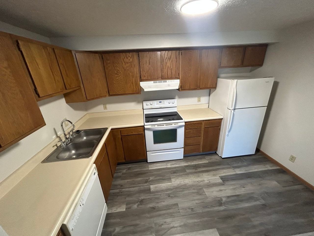 2207 Spansail Dr - Photo 2 of 10