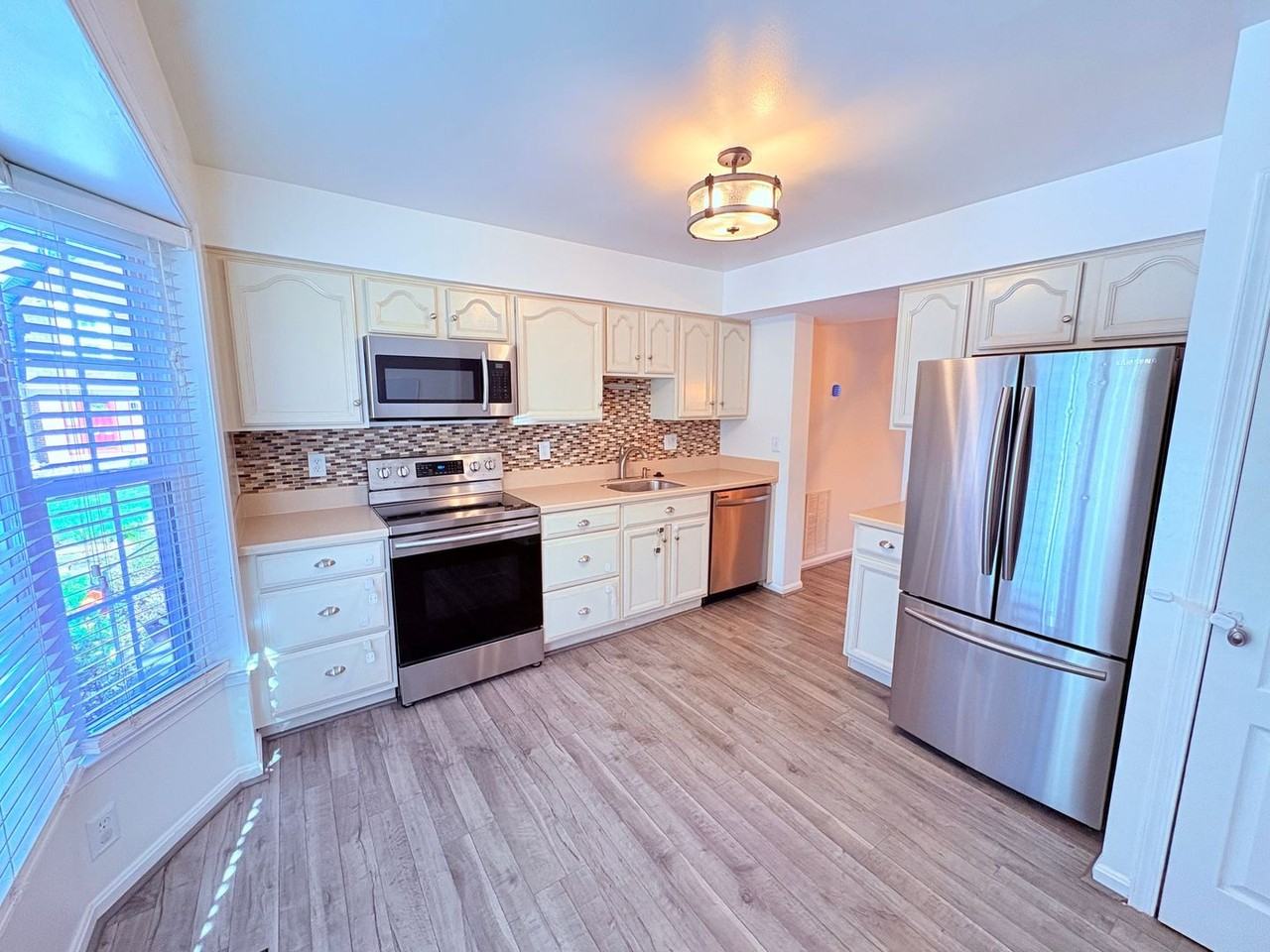 12010 Glen Alden Road - Photo 4 of 42