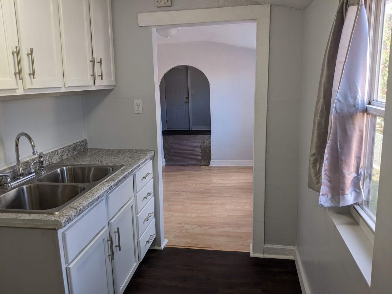 2525 Parke St - Photo 5 of 15