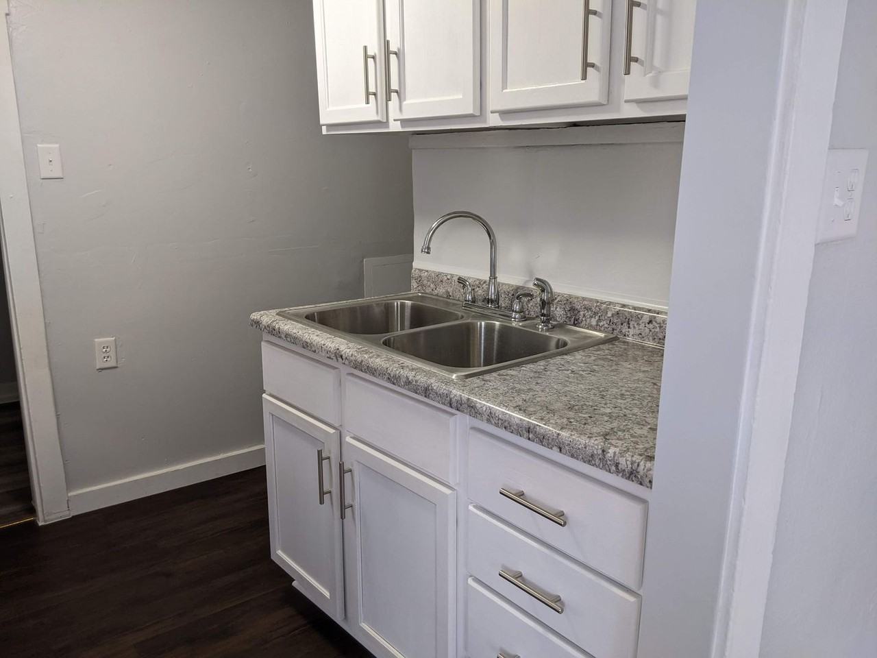 2525 Parke St - Photo 6 of 15