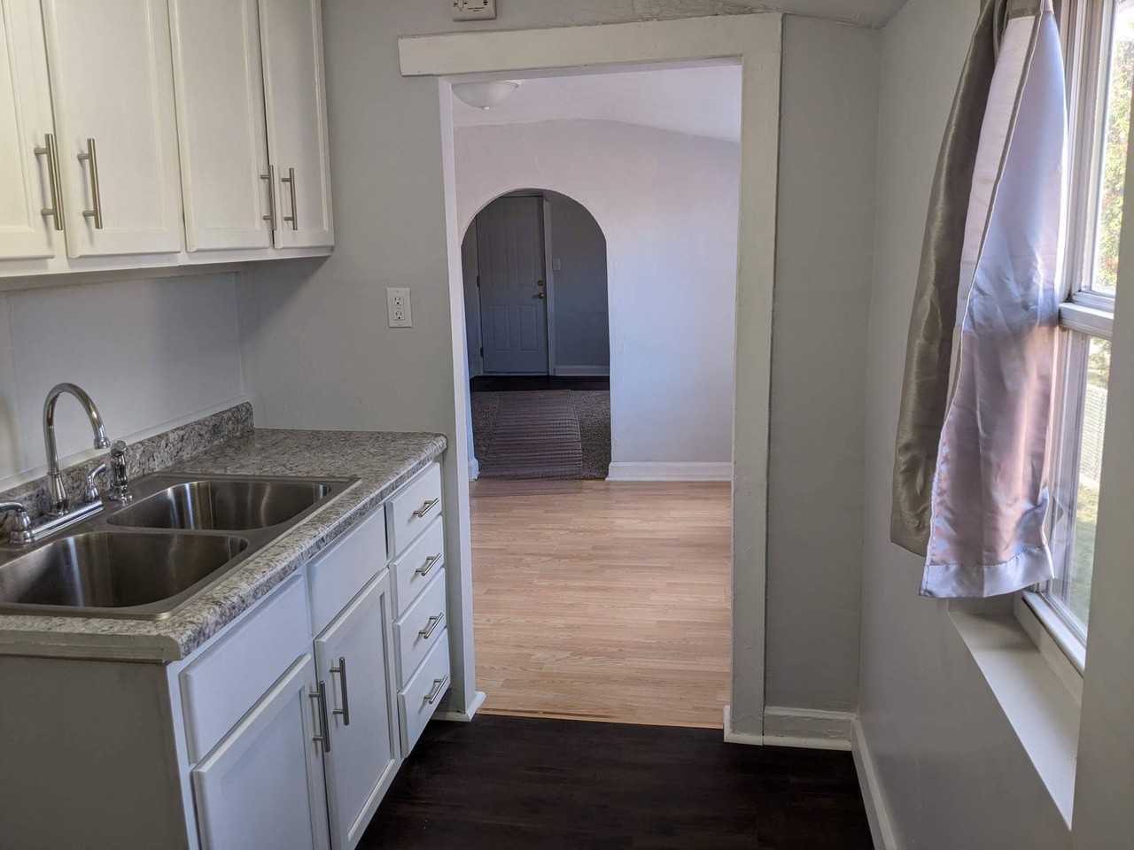 2525 Parke St - Photo 7 of 15