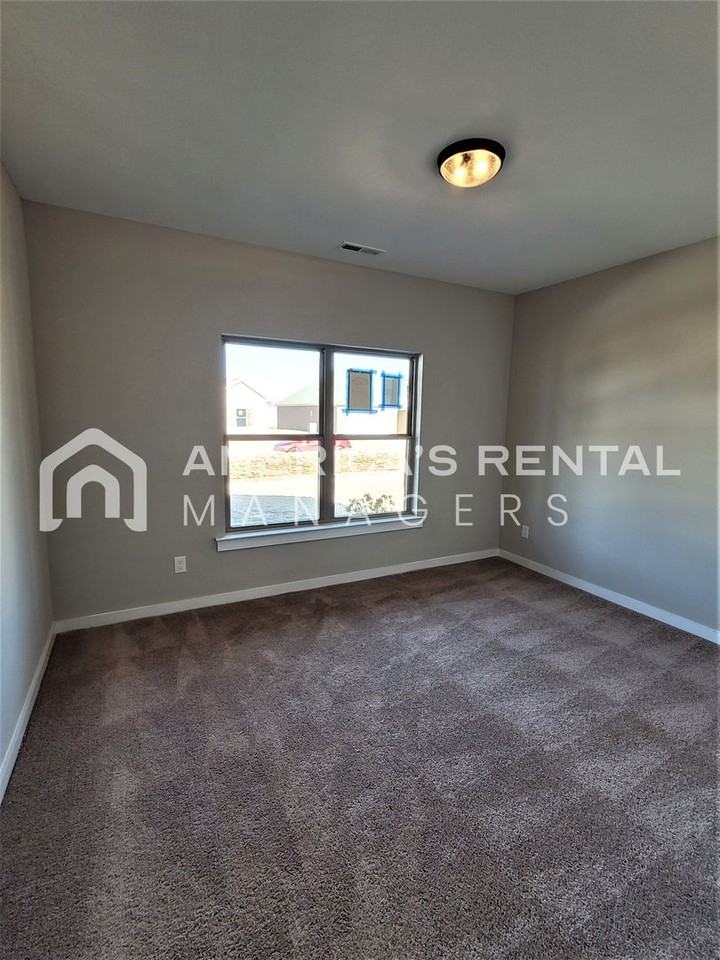 206 John Harold Dr - Photo 6 of 27