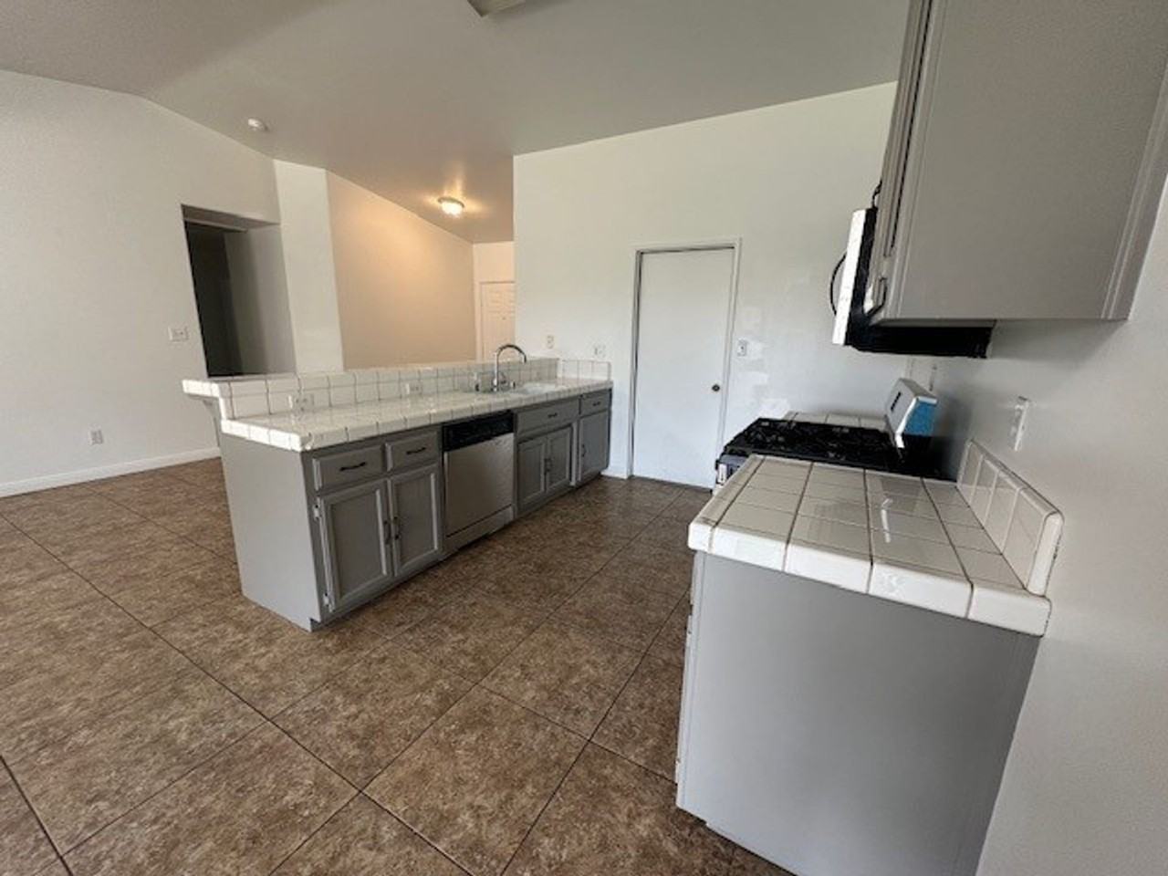 3252 Floral Meadow Dr - Photo 3 of 13