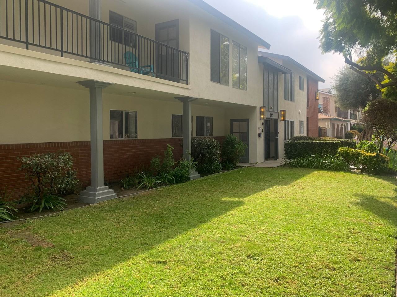 372 Freeman Ave - Photo 5 of 23