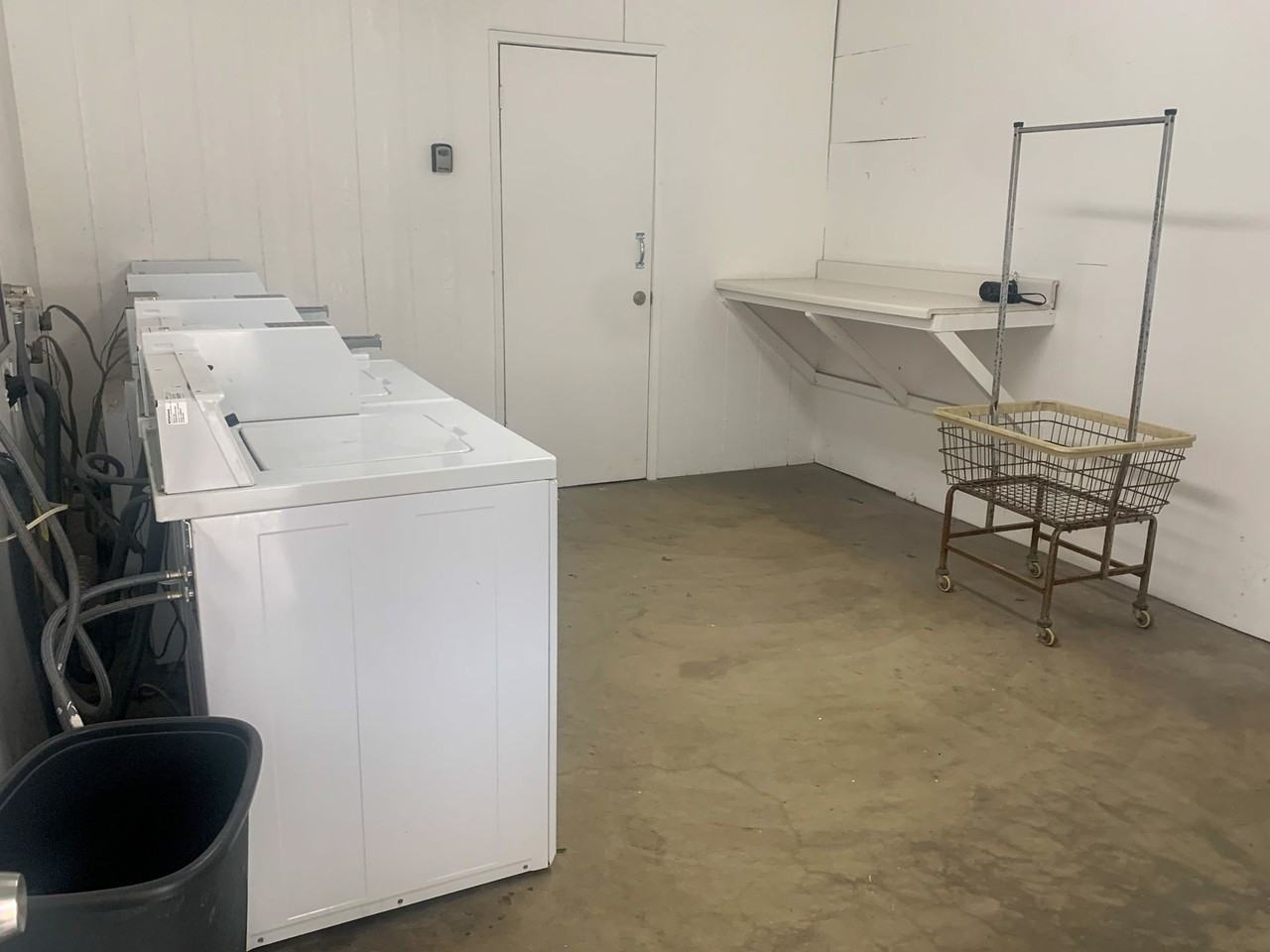 372 Freeman Ave - Photo 6 of 23