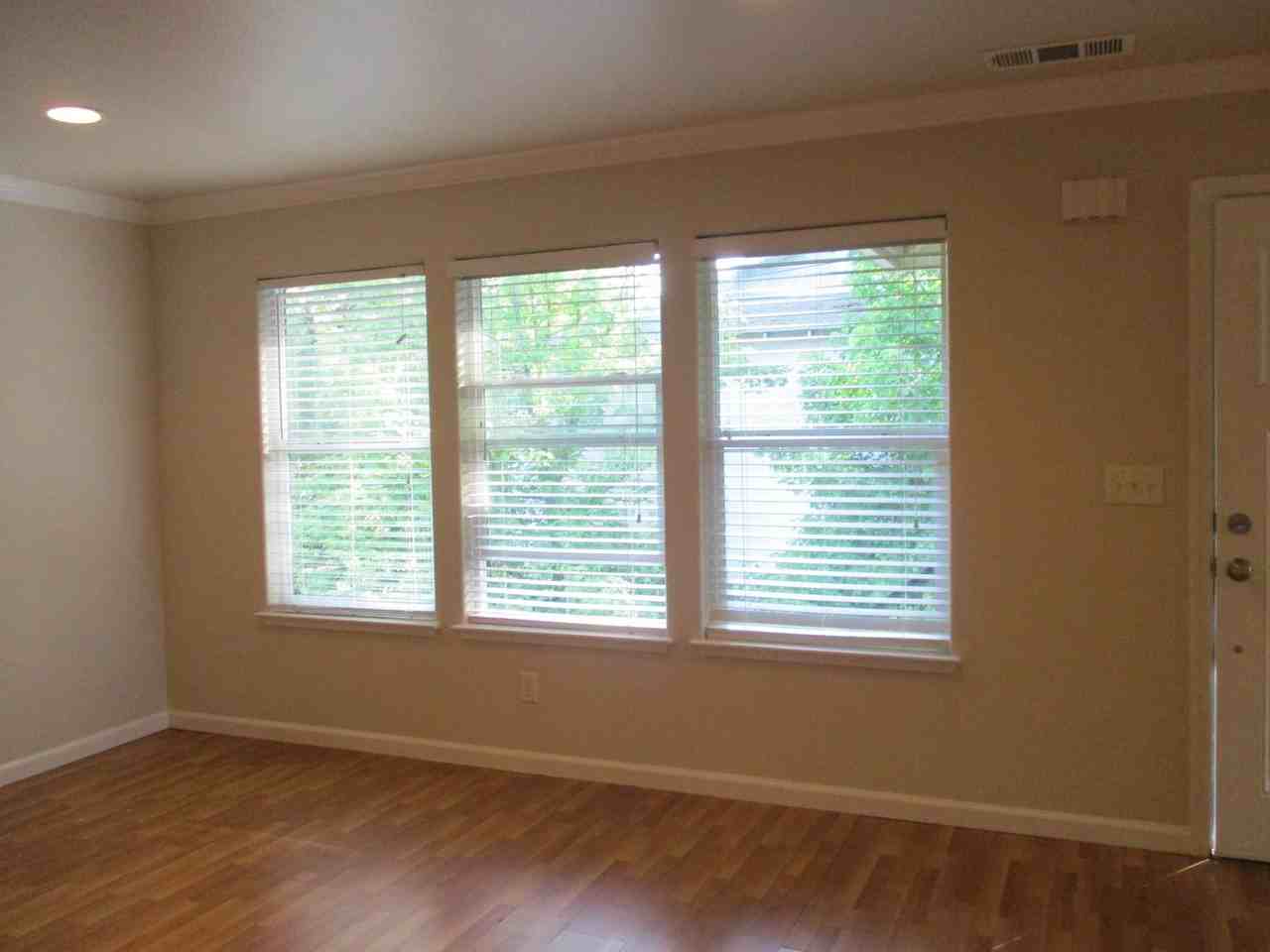 333 Oak St - Photo 2 of 6