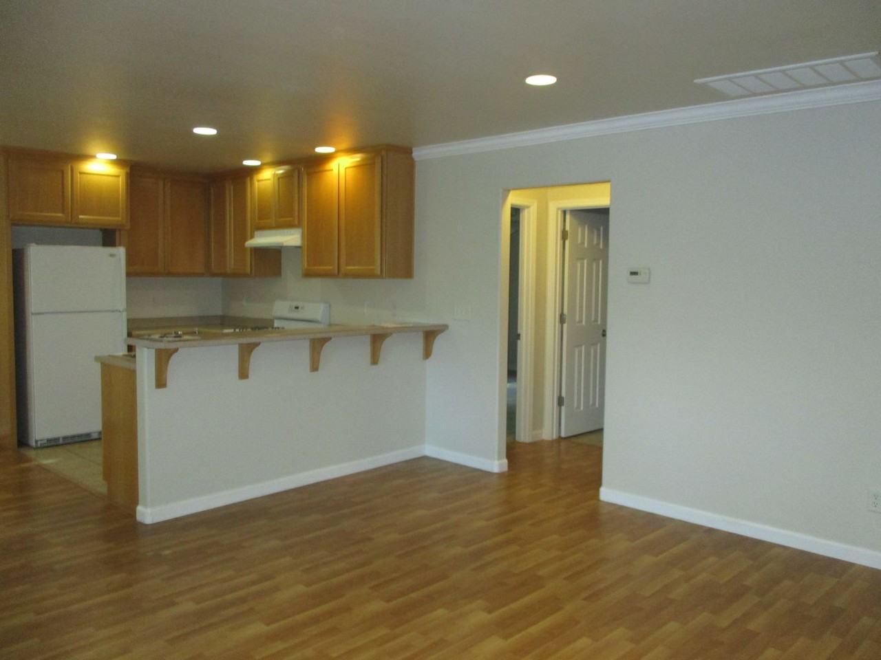 333 Oak St - Photo 3 of 6