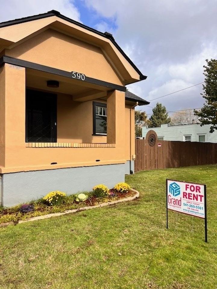 590 Johnson Ave - Photo 3 of 50