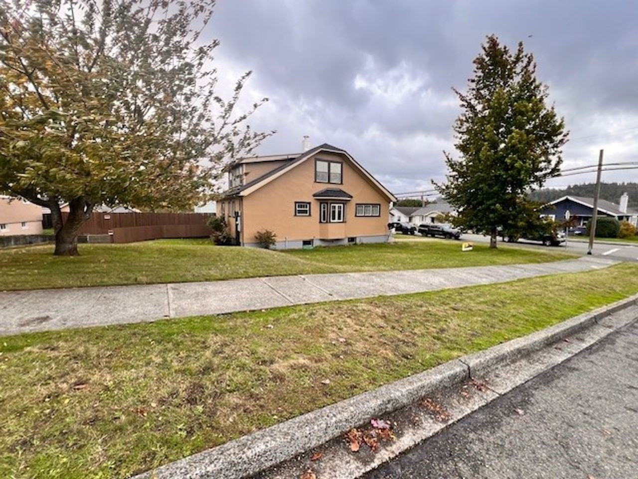 590 Johnson Ave - Photo 5 of 50