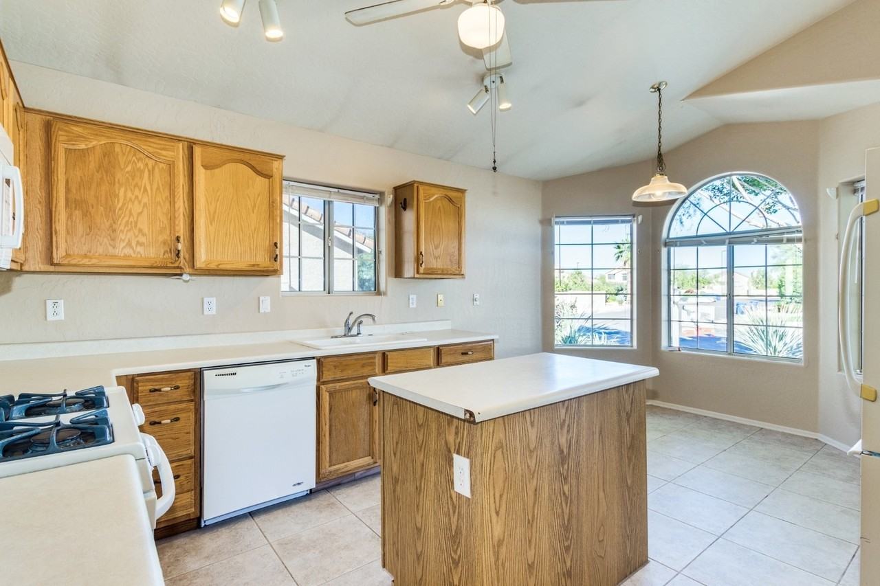 6053 E Sierra Morena St - Photo 6 of 25