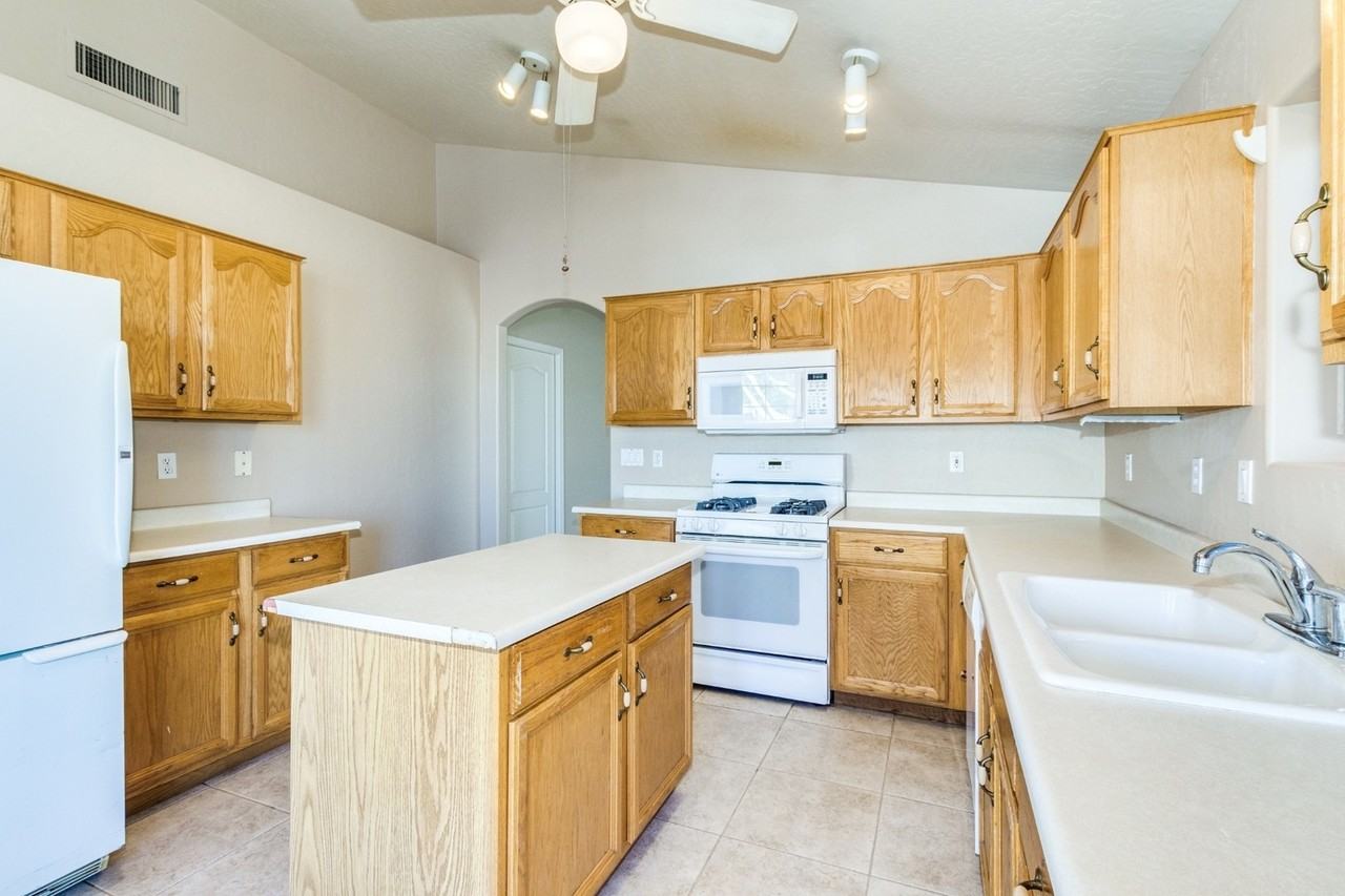 6053 E Sierra Morena St - Photo 7 of 25