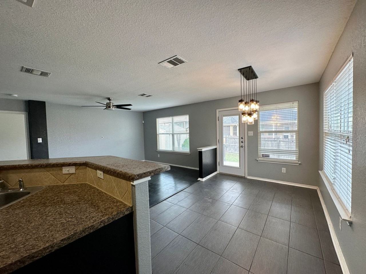 11515 Valley Gdn - Photo 4 of 29