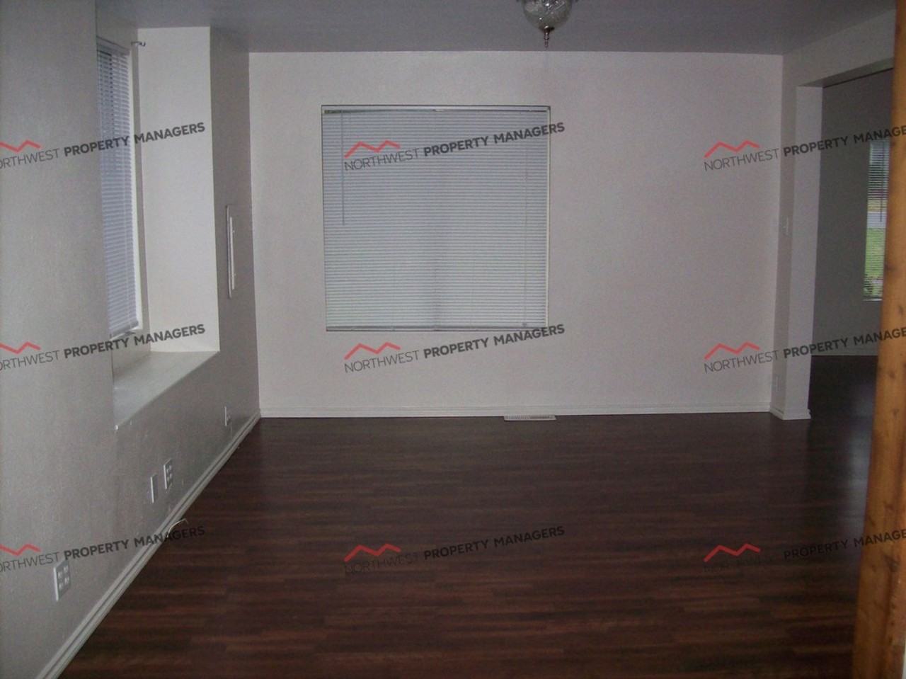 321 S Market Blvd - Photo 2 of 13