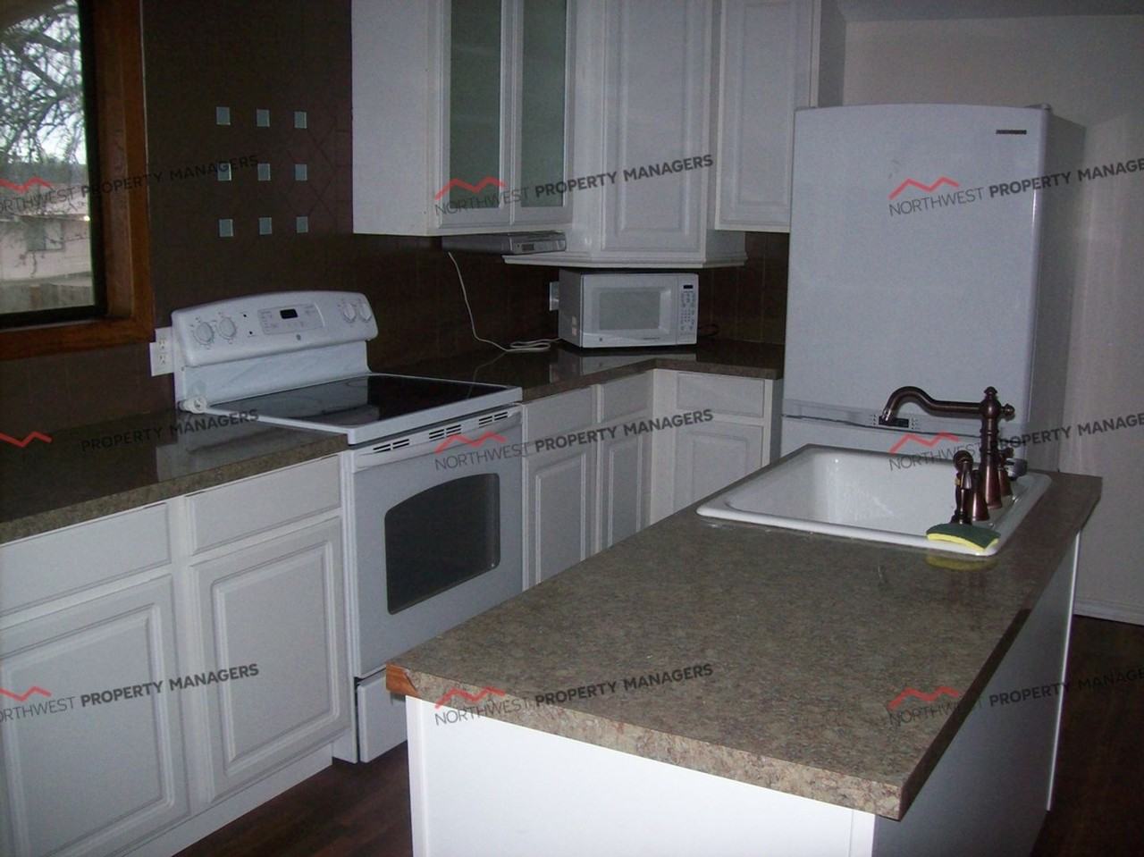 321 S Market Blvd - Photo 3 of 13