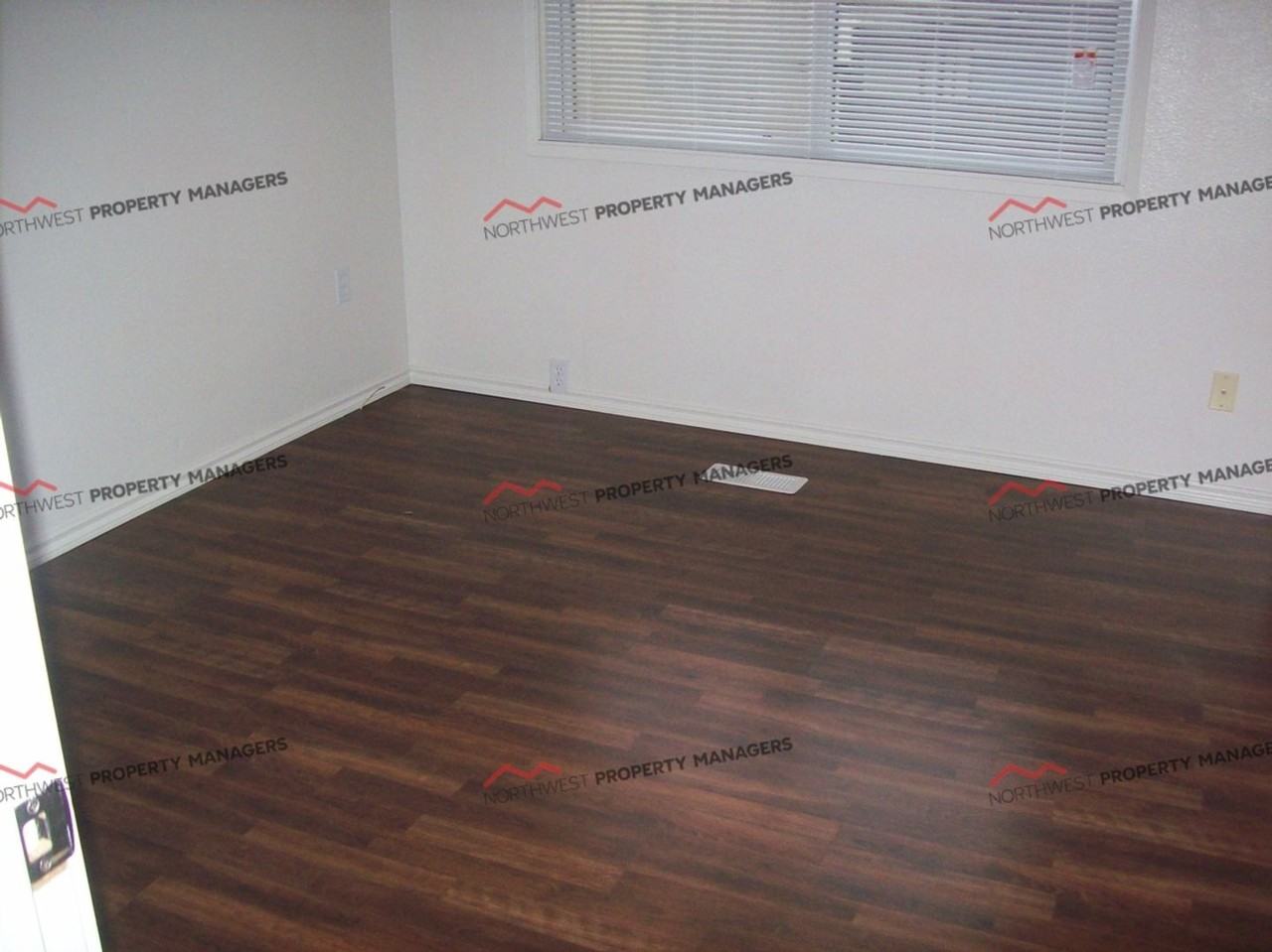 321 S Market Blvd - Photo 4 of 13