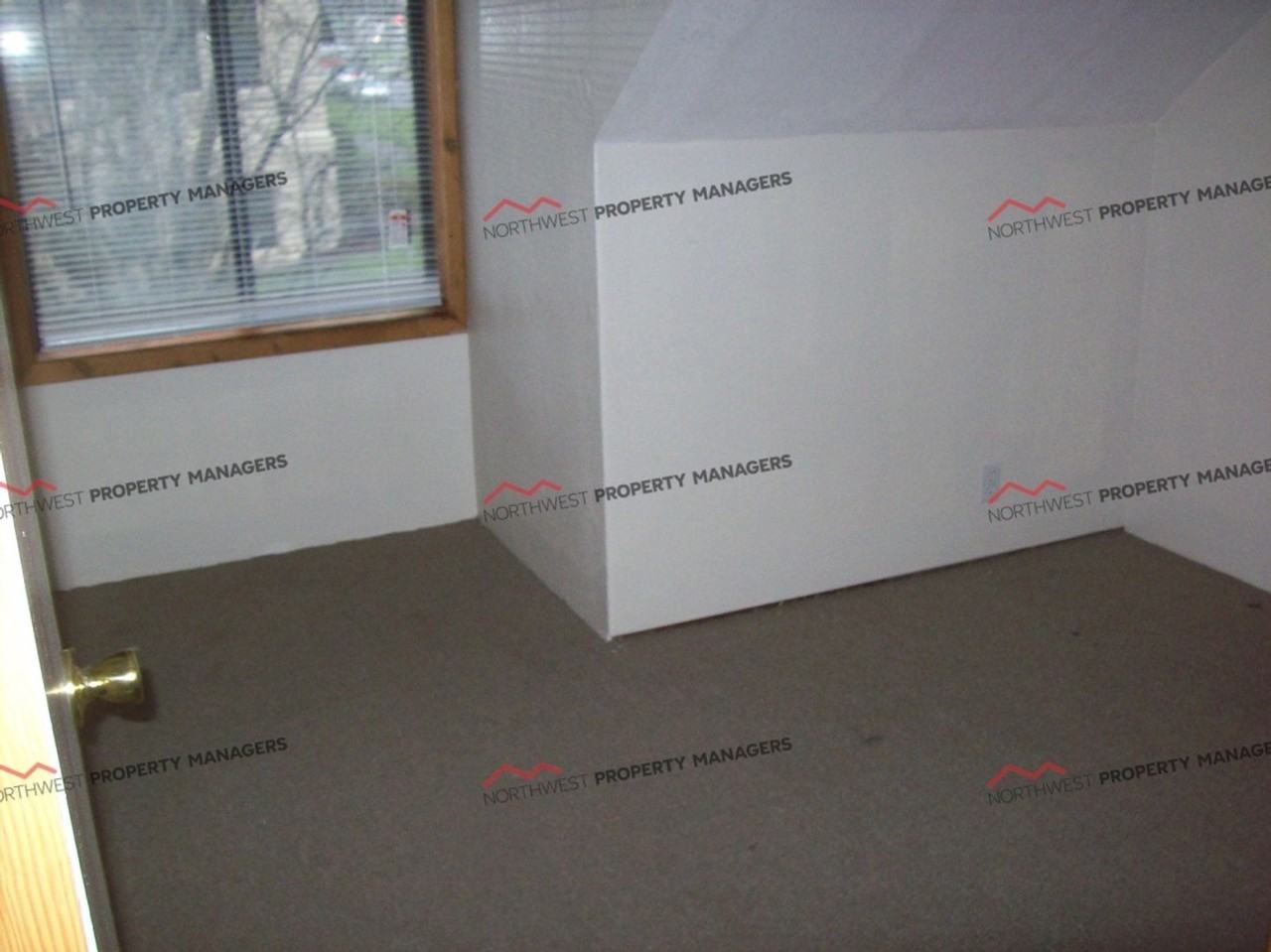 321 S Market Blvd - Photo 7 of 13