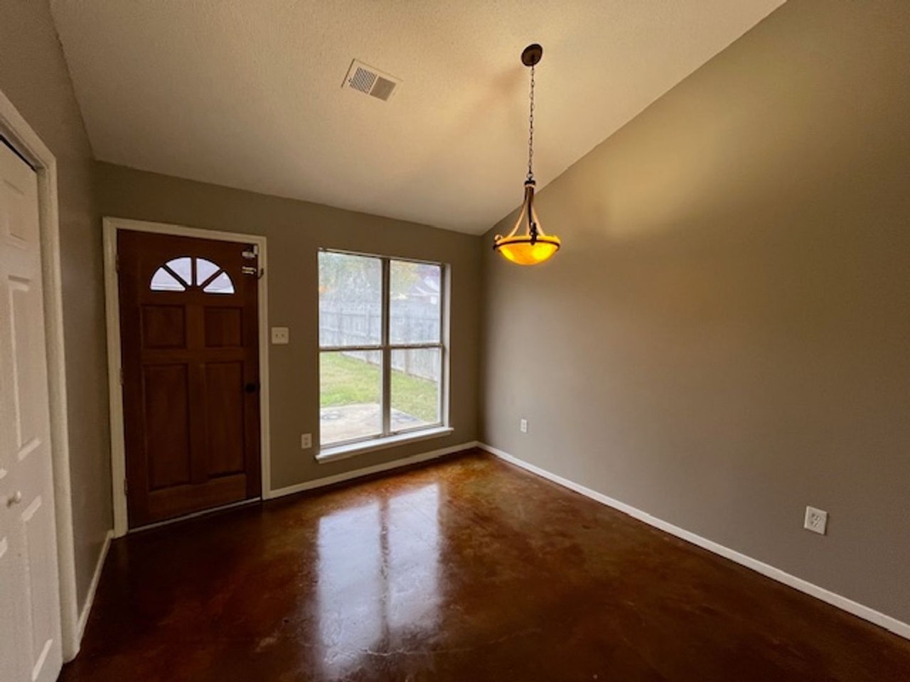 5583 April Dr - Photo 5 of 10