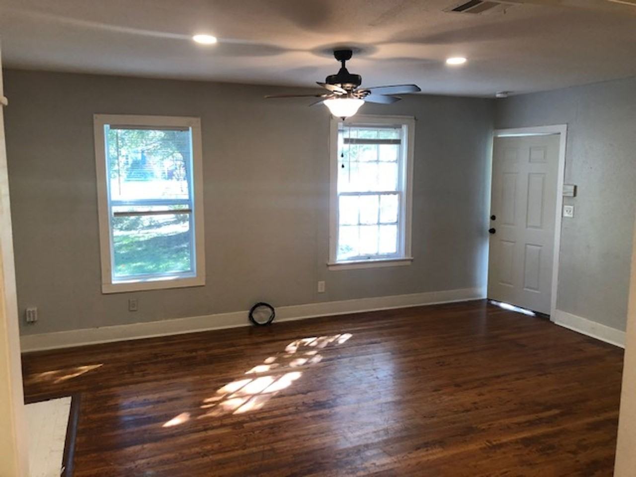 102 E Merrick St - Photo 3 of 9