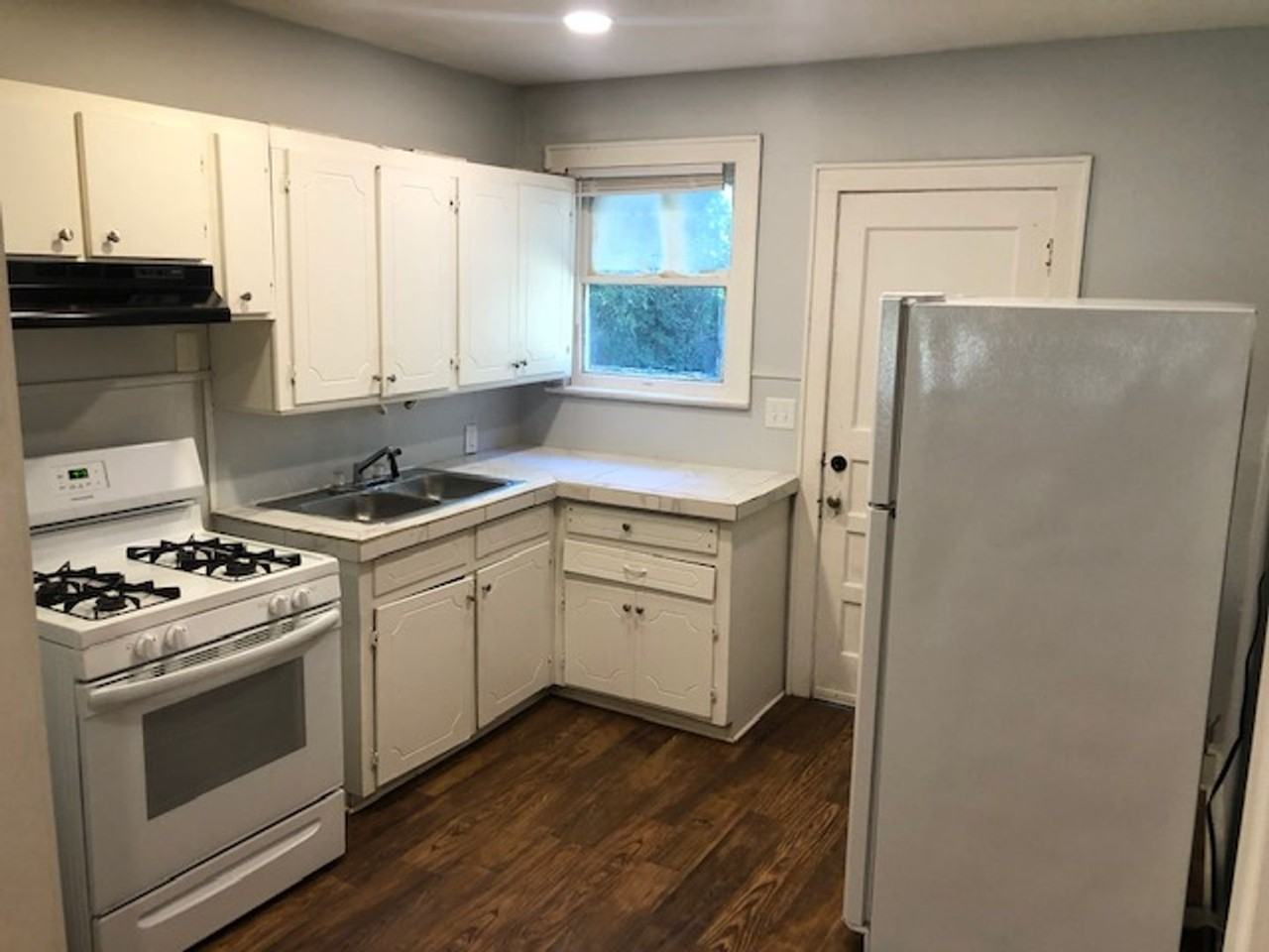 102 E Merrick St - Photo 6 of 9