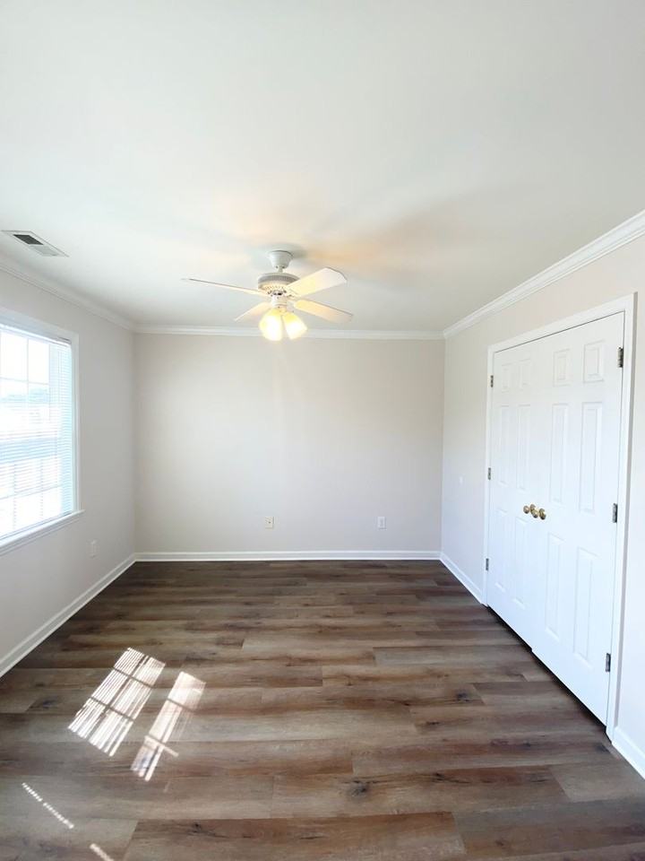 330 Commons Dr - Photo 4 of 23