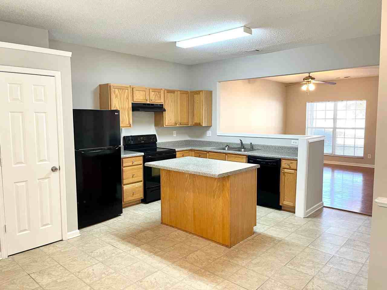 2714 Parkway Trl - Photo 4 of 17