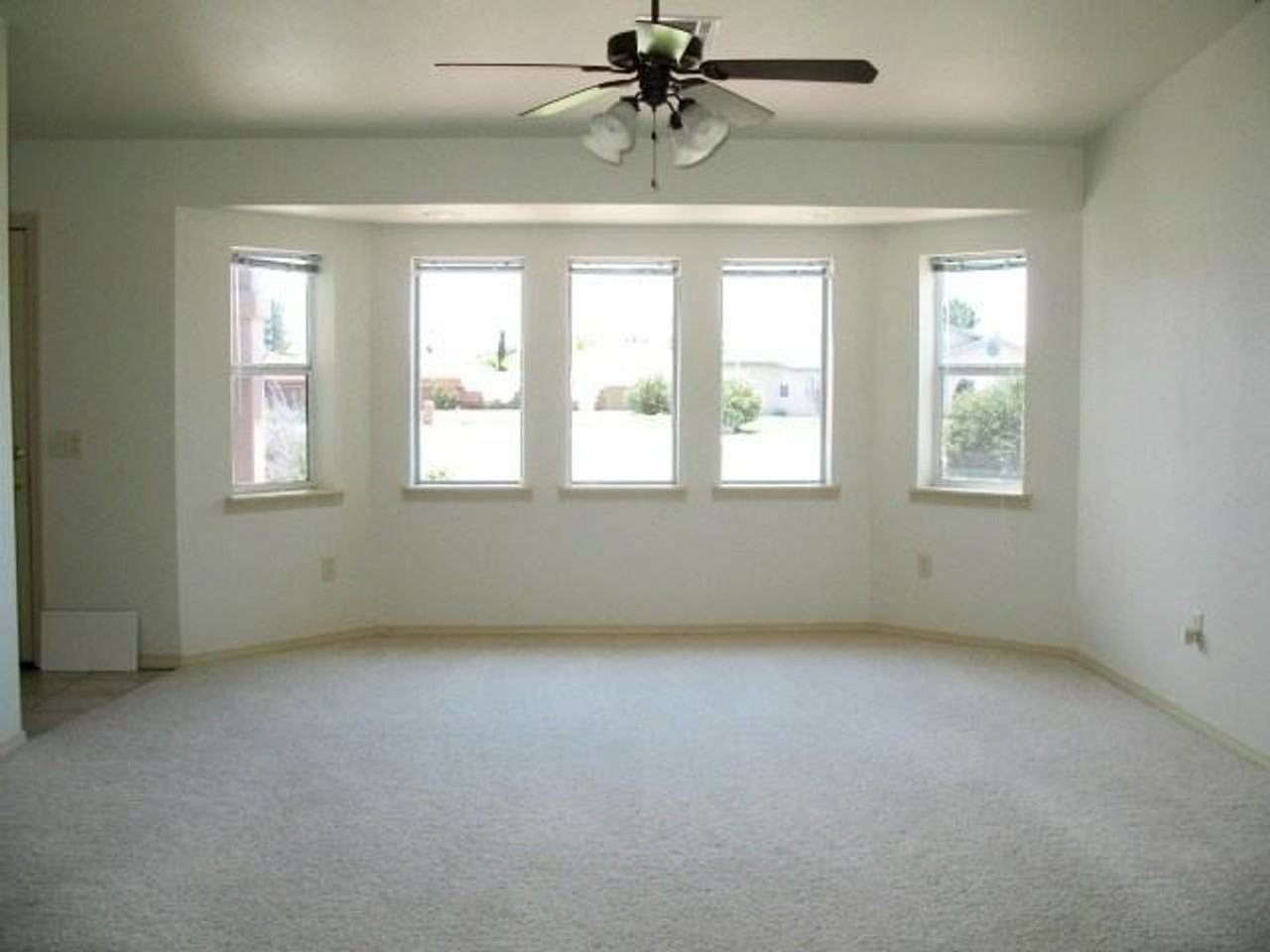 2373 Sierra Vista Ct - Photo 2 of 31