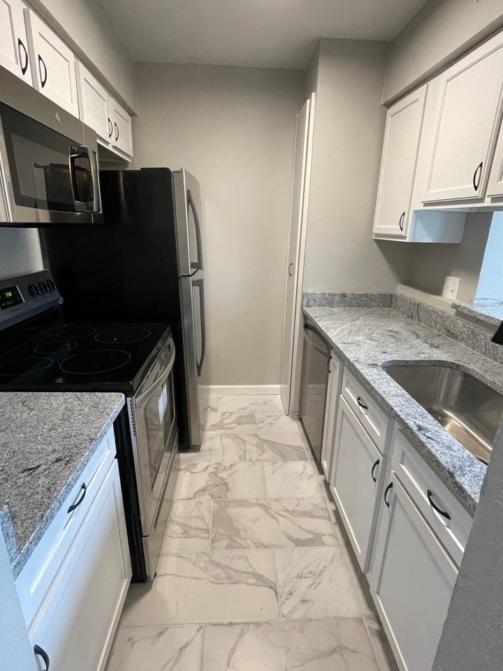 1714 Ridge Oak Pl - Photo 5 of 10