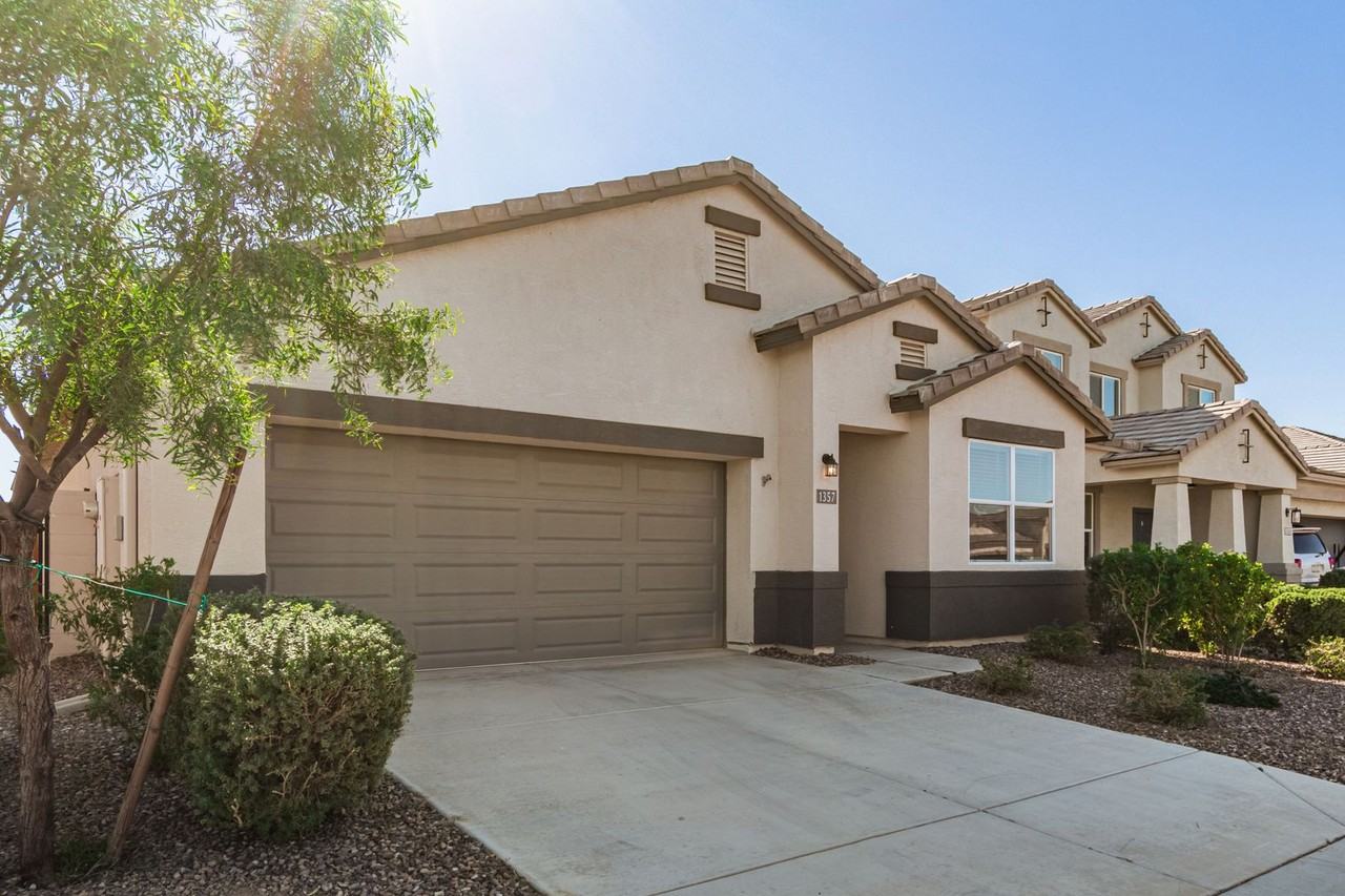 1357 W Chillingham Rd - Photo 5 of 32