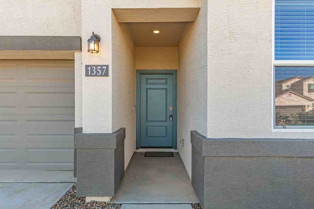 1357 W Chillingham Rd - Photo 7 of 32