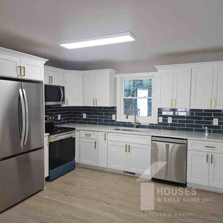 511 Hampton Ave - Photo 4 of 20