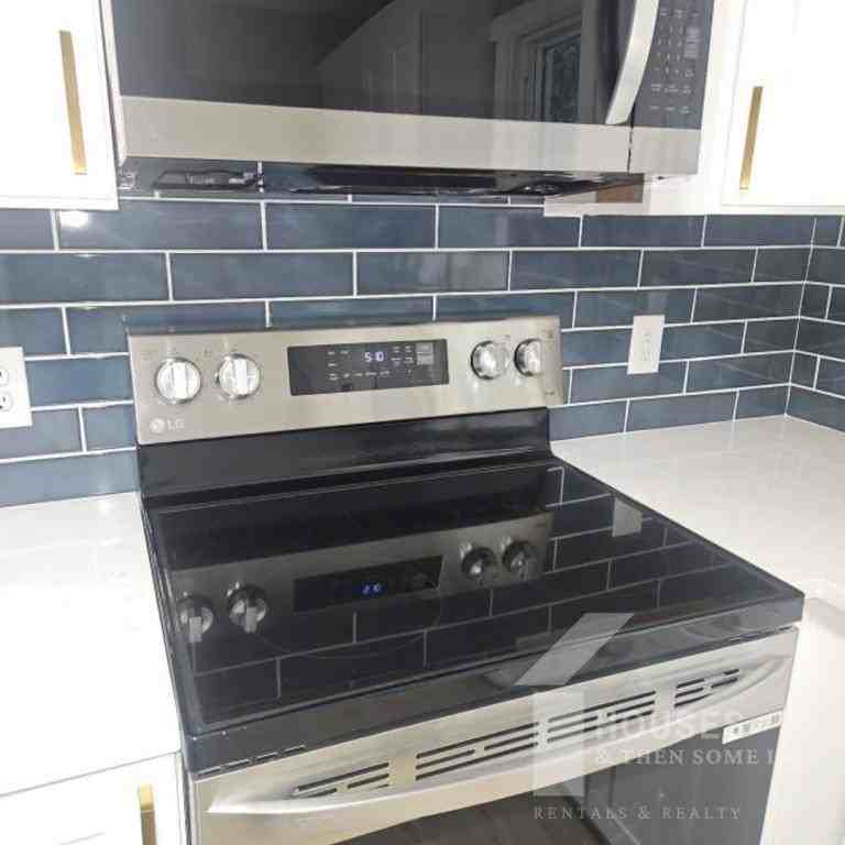 511 Hampton Ave - Photo 5 of 20