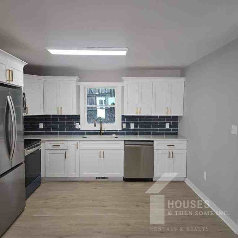 511 Hampton Ave - Photo 7 of 20