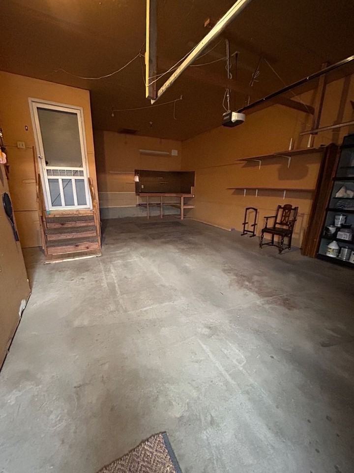 1988 Prairie Ave - Photo 3 of 11