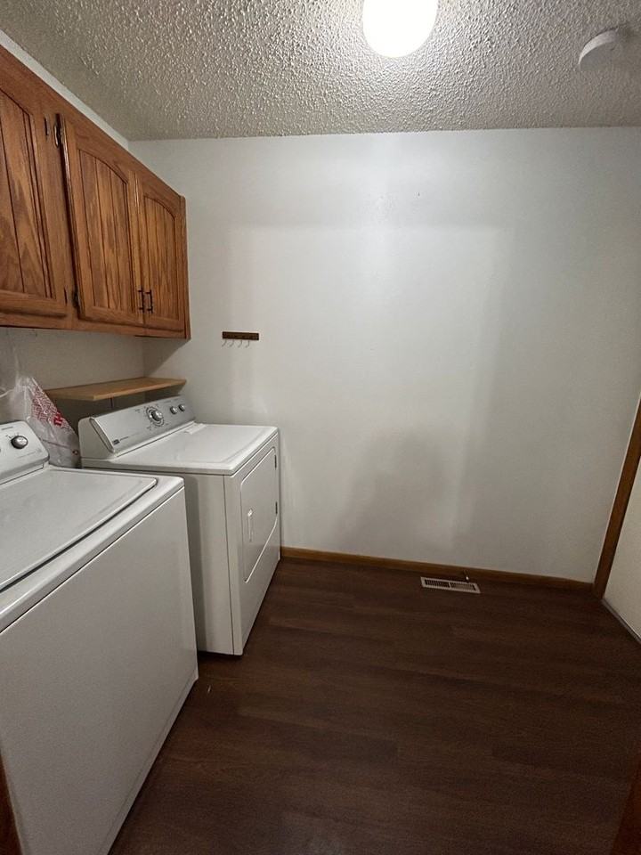 1988 Prairie Ave - Photo 4 of 11