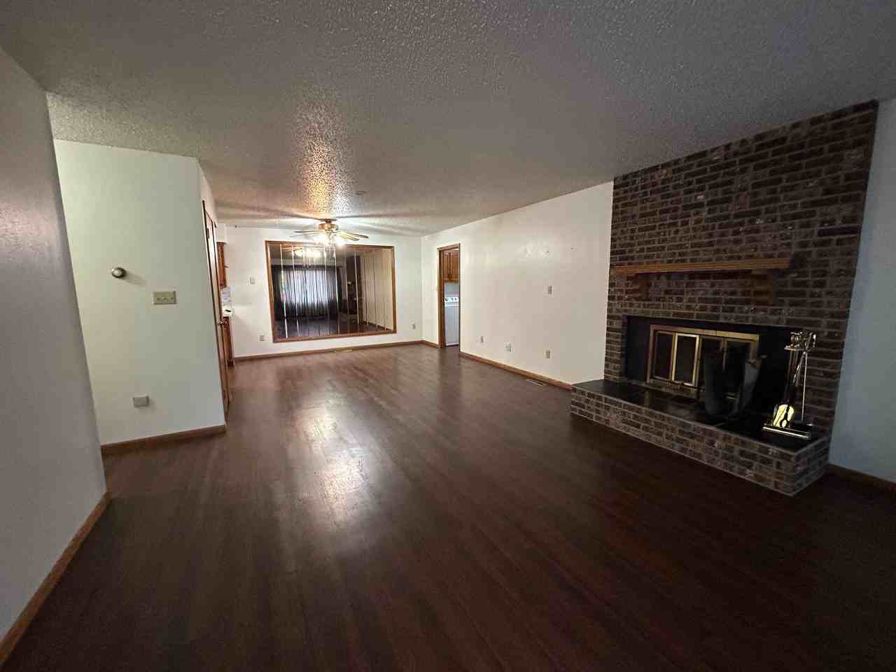 1988 Prairie Ave - Photo 6 of 11