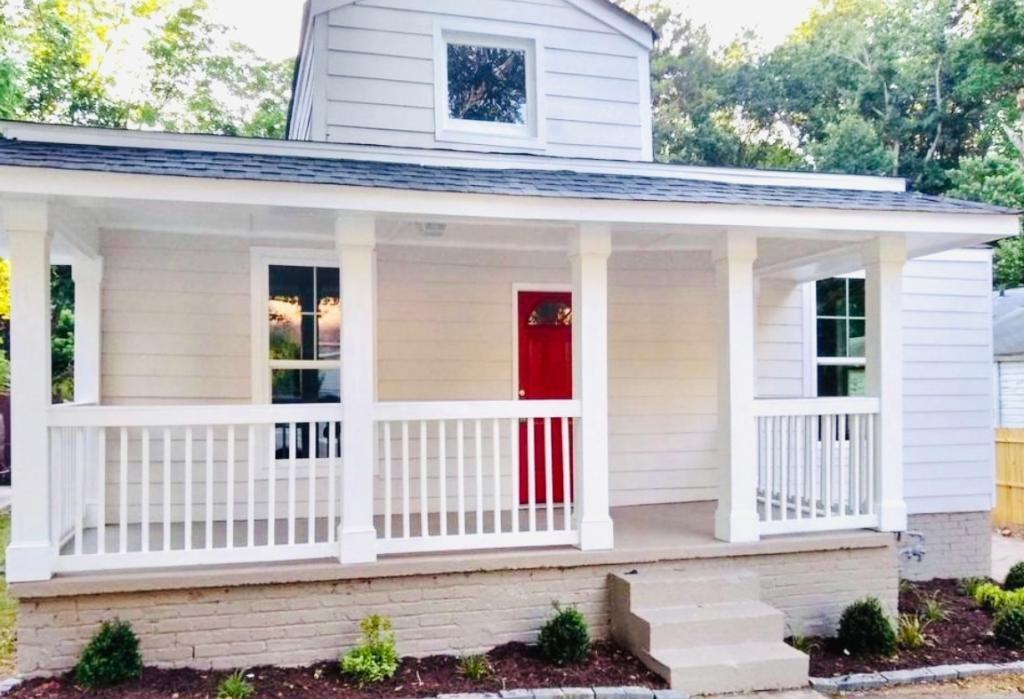 1369 Gault St Se - Photo 2 of 13