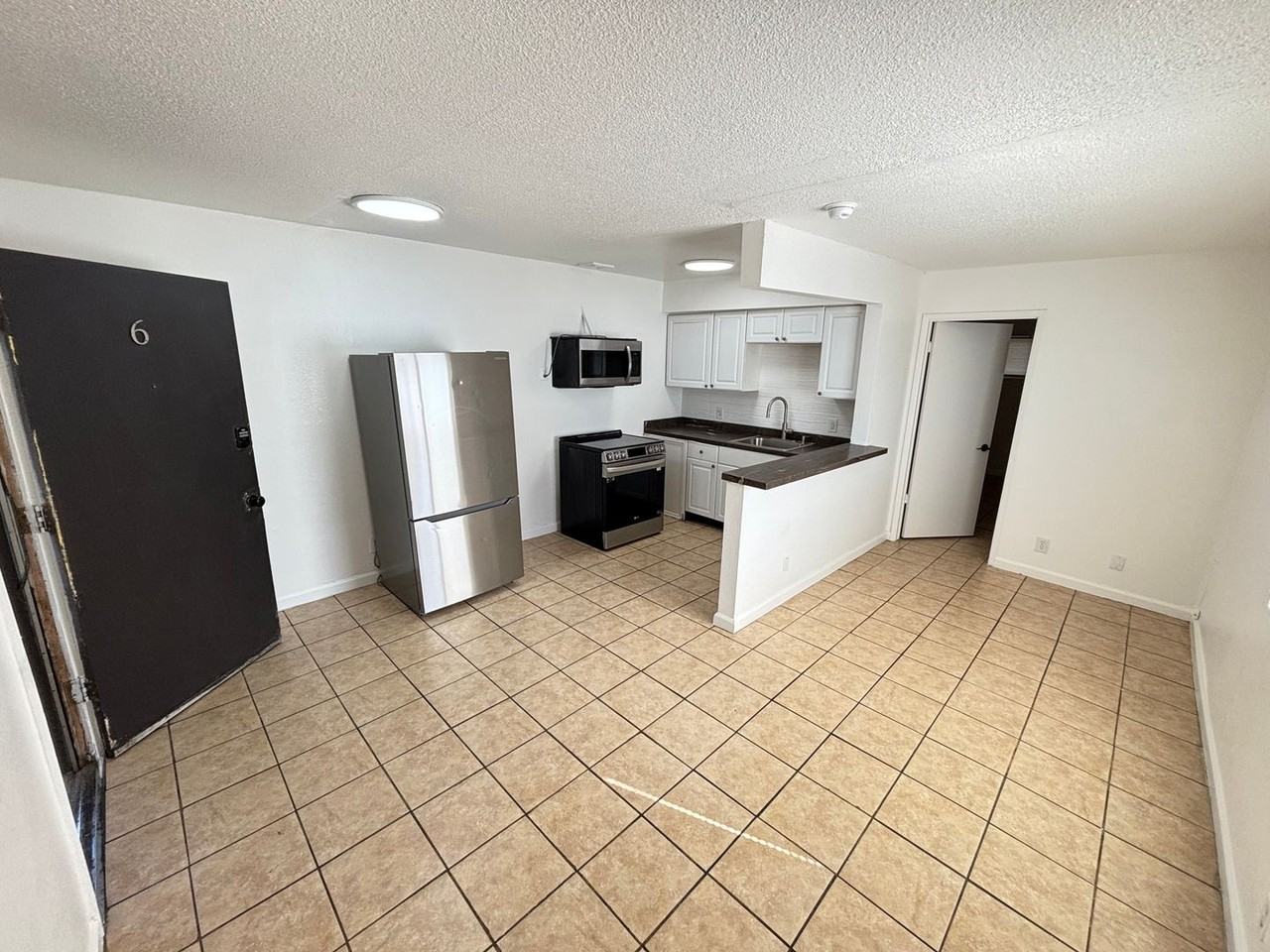 239 W Philadelphia Ave #6 - Photo 4 of 16