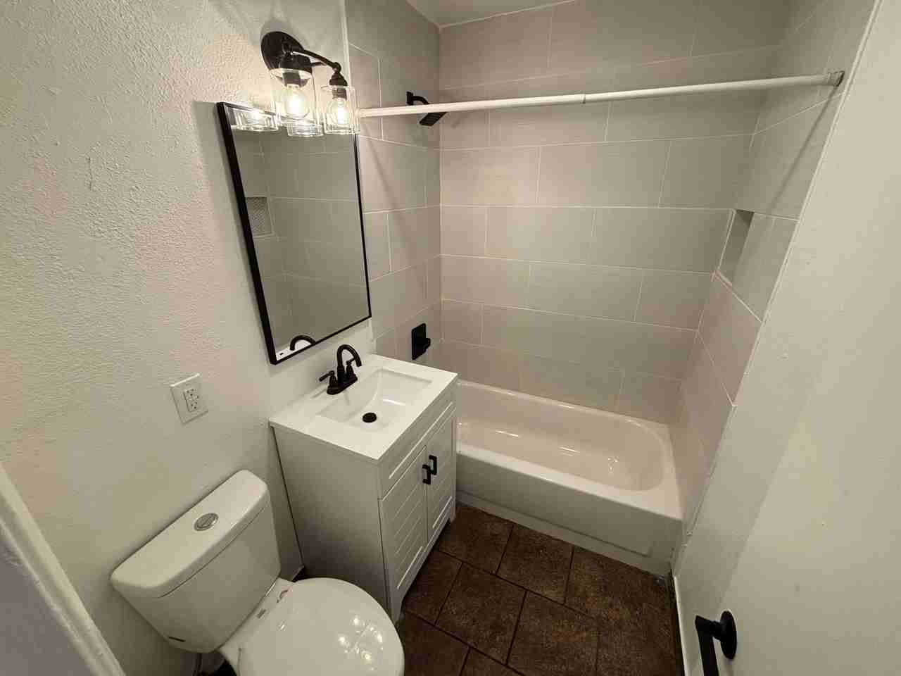 239 W Philadelphia Ave #6 - Photo 5 of 16