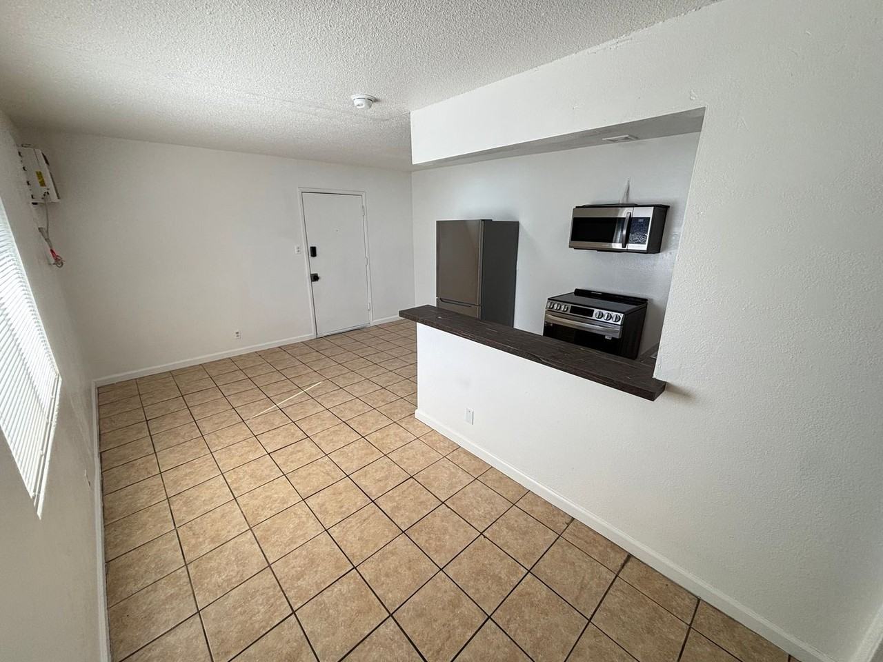 239 W Philadelphia Ave #6 - Photo 6 of 16