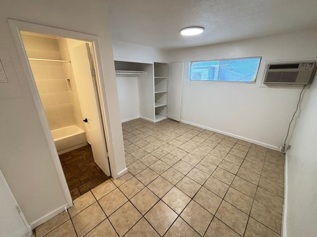 239 W Philadelphia Ave #6 - Photo 7 of 16
